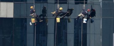 trabajo-en-mantenimiento-edificio